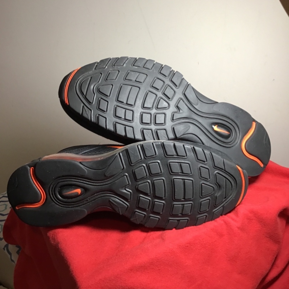 😎Nike’s Air Max 97 Black, Hyper Crimson, 9.5, good cond. see photos, 🔥 - Picture 4 of 8